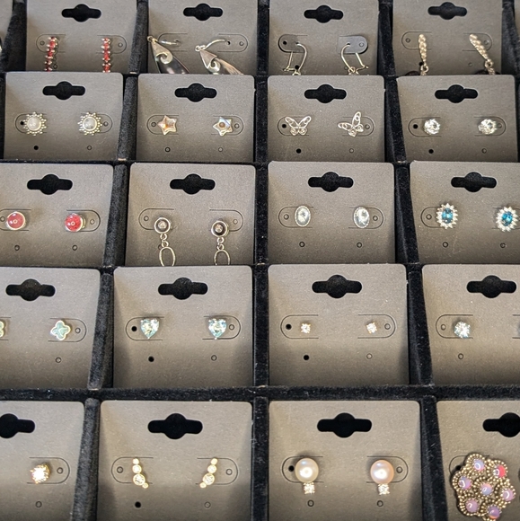 Earrings LIVE LISTING - Picture 6 of 10